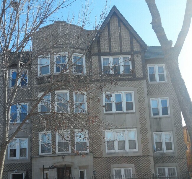 Building Photo - 9021 S Justine St