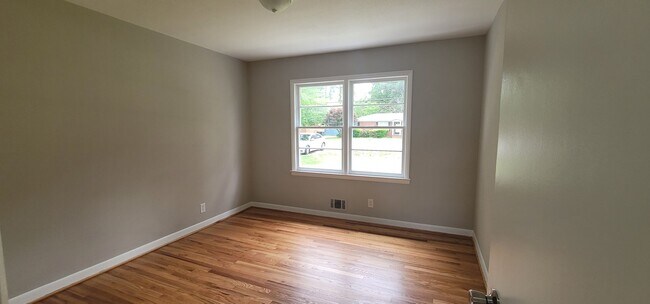 Foto del edificio - Move In Ready Home- Close to 95 - Easy Commute to local Shopping, Restaurants, and Interstate.