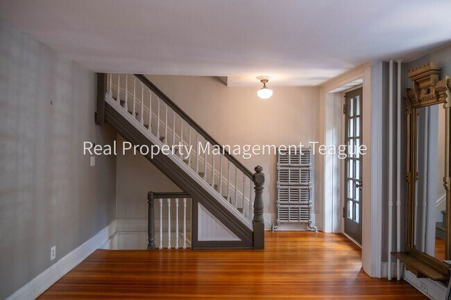 Foto del edificio - Beautiful Brownstone !