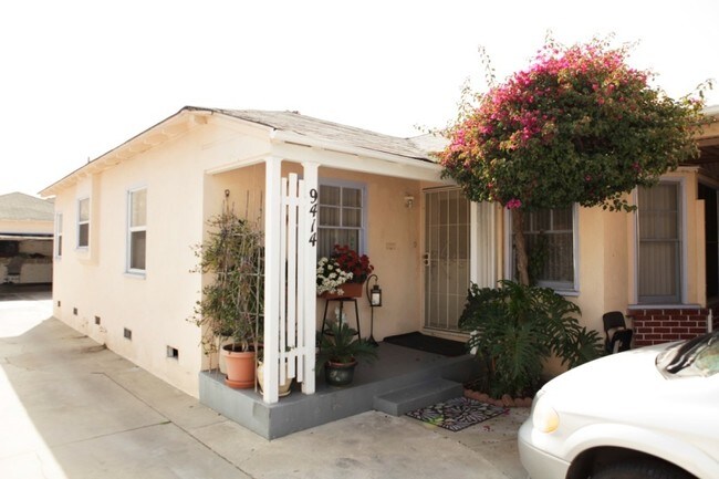 Foto del edificio - 9412-9414 Flower St