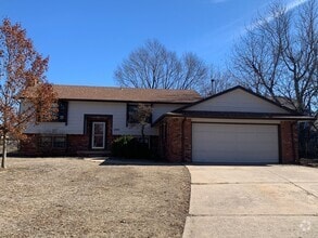 Building Photo - 1806 S White Oak Cir
