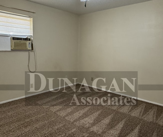 Building Photo - 2 bedroom 1 bath apartment