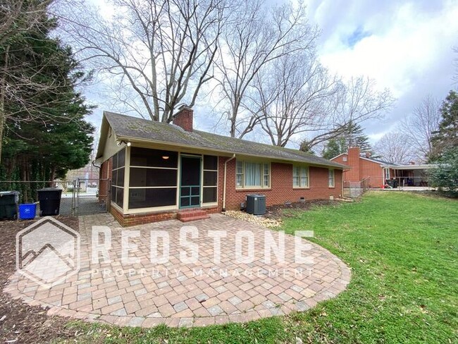 Building Photo - 3 Bedroom, 1 Bath - House