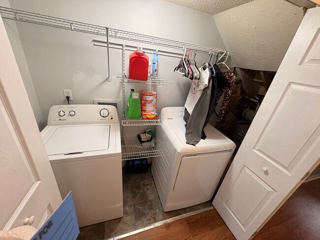 Foto del edificio - JAMESTOWN #30 | 2B/2.5B PRELEASING