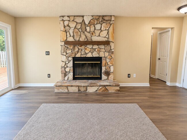 Foto del edificio - 3022 Blue Pine Ln