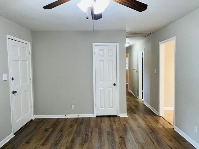 Foto del edificio - Wow! Beautiful brick 3 bedroom 2 bathroom home near Stone Mountain Village! Must See
