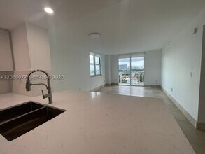 Building Photo - 3000 Coral Wy