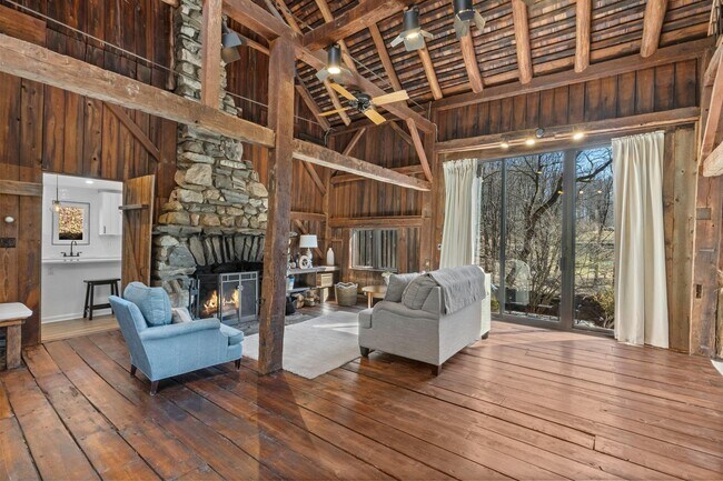 Foto del edificio - 200 Chestnut Ridge Rd