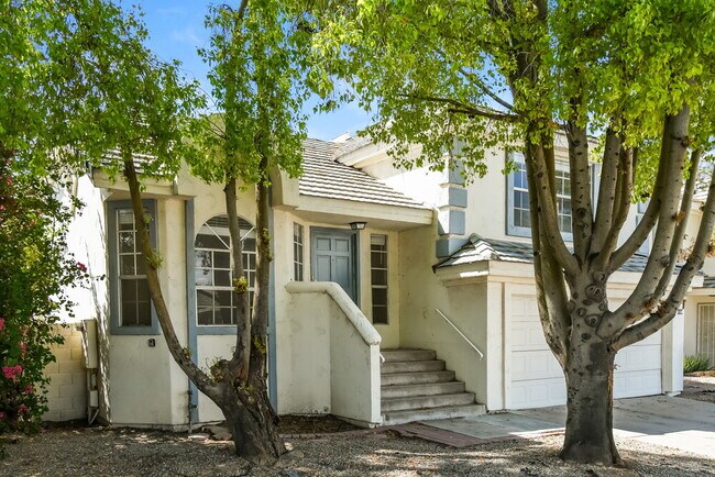 Foto del edificio - 1158 N Florence Dr