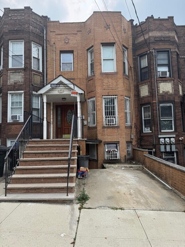 Building Photo - 227A Manhattan Ave
