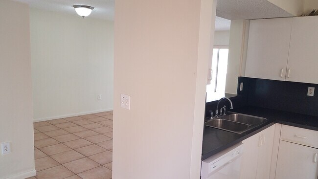 Building Photo - 1124 NW 124th Plz