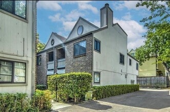 Building Photo - 1114 Augusta Dr