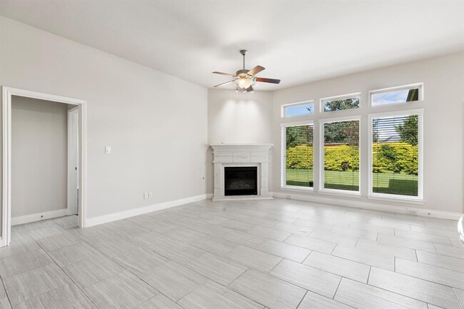 Building Photo - 5115 Rollingwood Oak Ln