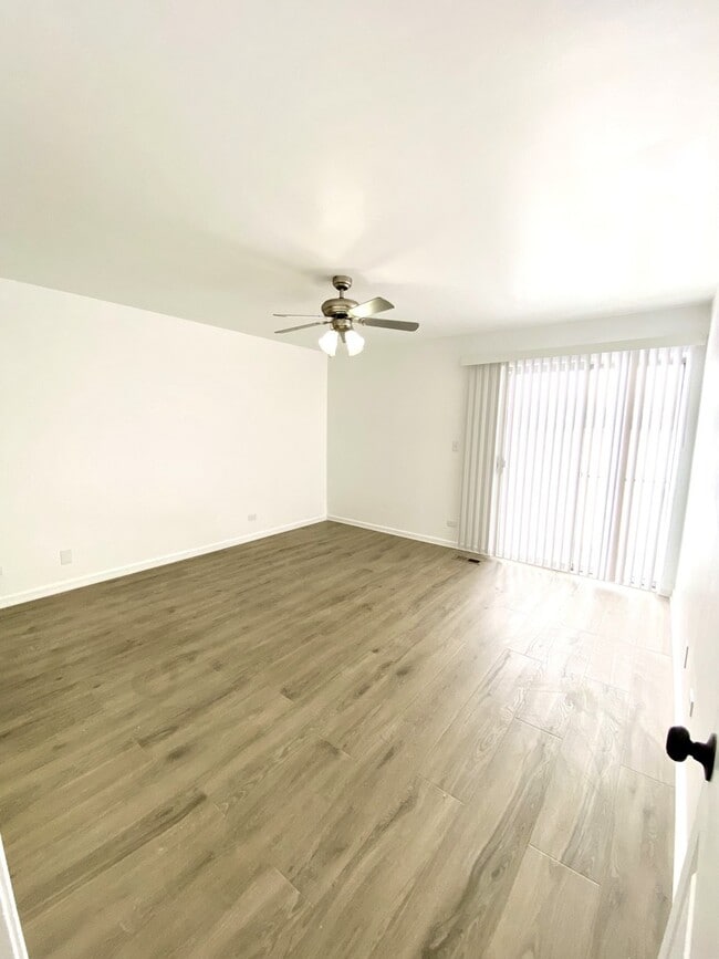 Building Photo - 629 W Streamwood Blvd