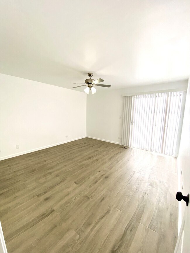 Foto del edificio - 629 W Streamwood Blvd