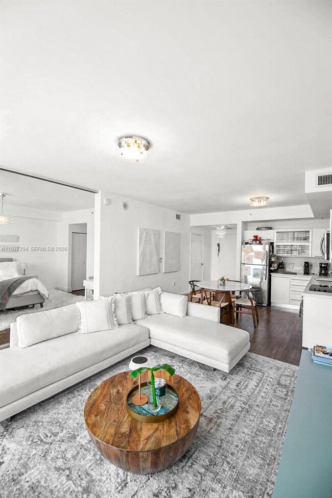 Building Photo - 90 SW 3rd St