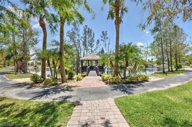 Foto del edificio - 10060 Lake Cove Dr