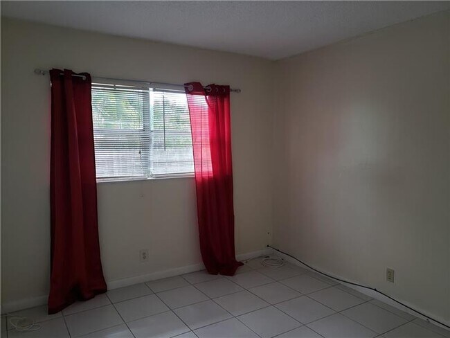 Foto del edificio - 9410 Live Oak Plz