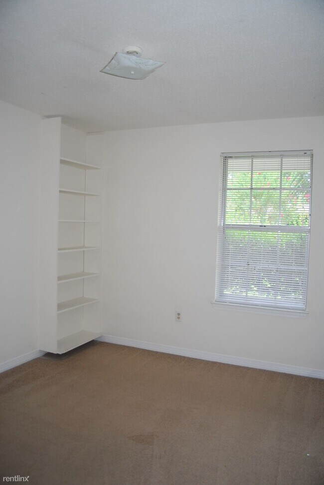 Foto del edificio - 3 br, 2 bath House - 15388 Woody Dr