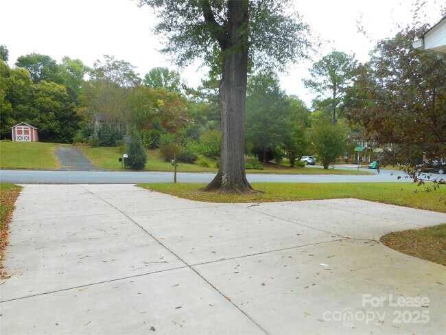 Building Photo - 8917 Nottoway Dr