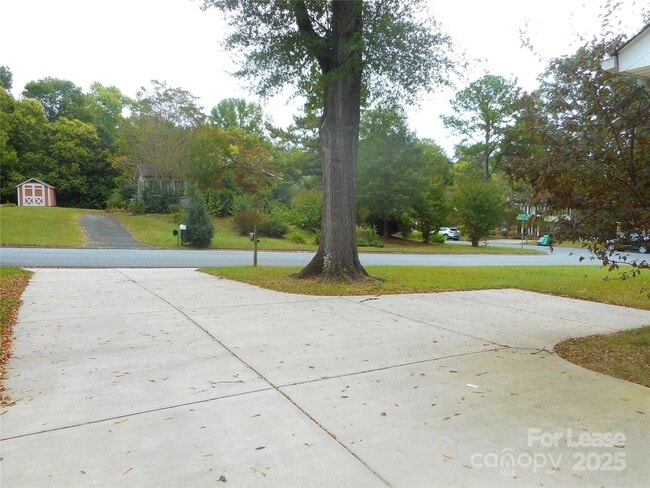Foto del edificio - 8917 Nottoway Dr