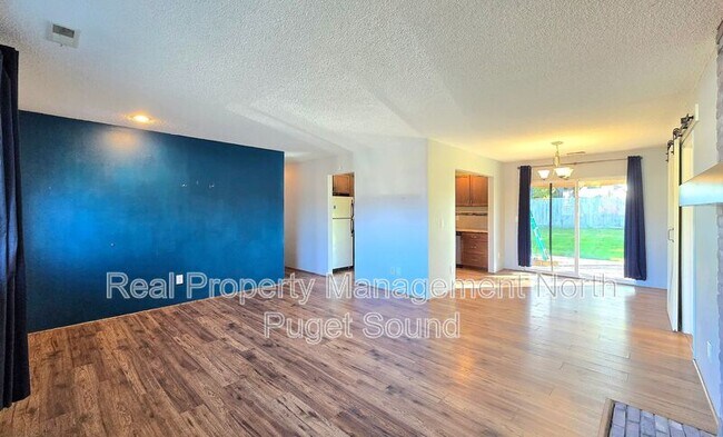 Building Photo - 6816 89th Pl NE