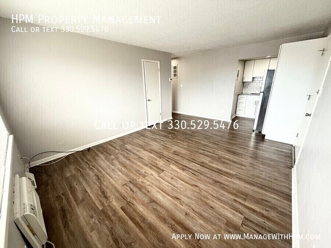 Foto del edificio - 21955 Miles Rd