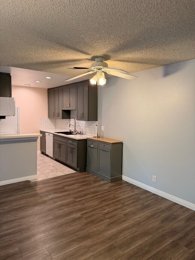 Building Photo - 576 N Bellflower Blvd