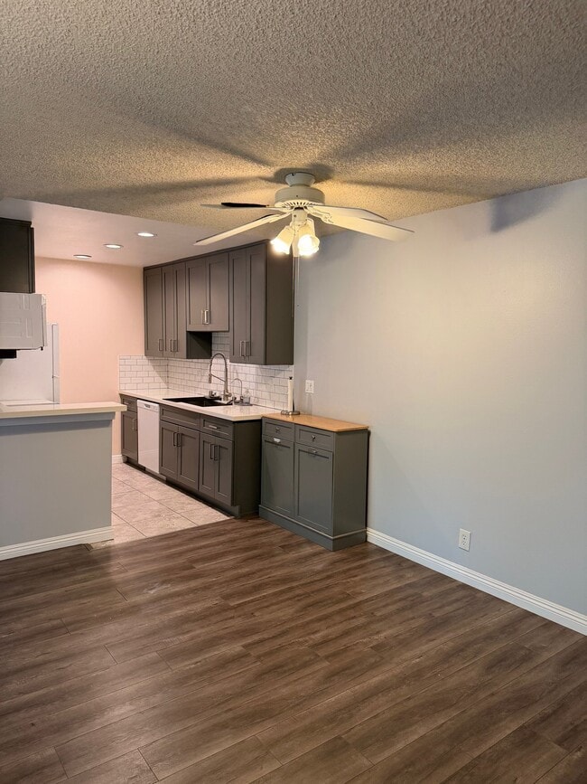Photo - 576 N Bellflower Blvd (Long Beach, CA) Apartment