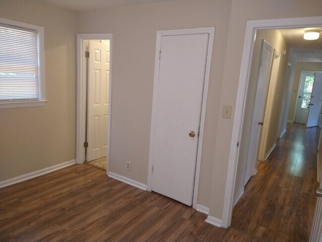 Foto del edificio - 4295 Robinson Cir