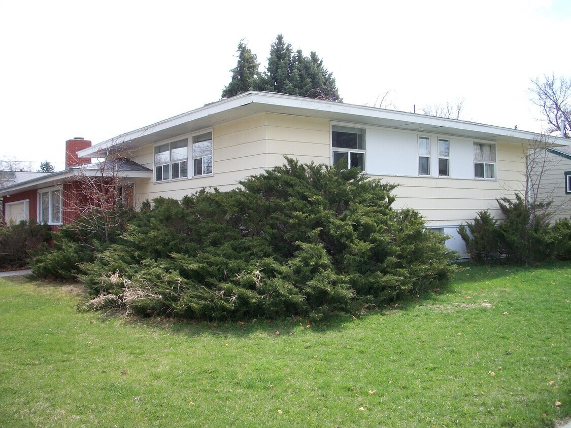 Primary Photo - 2 Bedroom 1 Bath 3 Plex