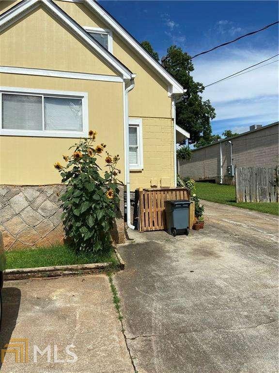 Building Photo - 131 Center St