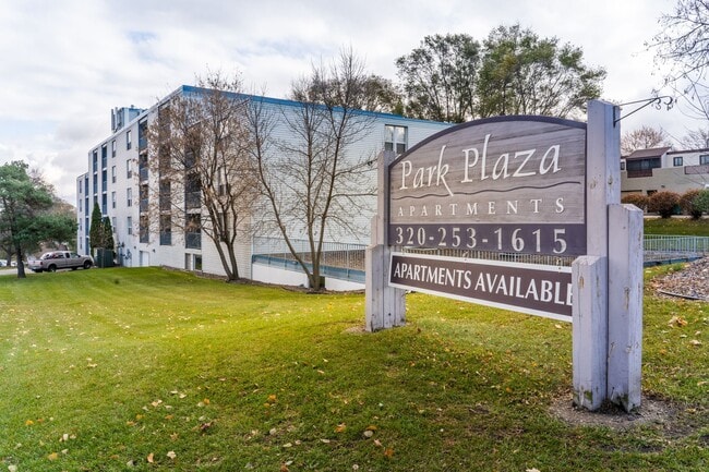 Building Photo - Park Plaza Apartments