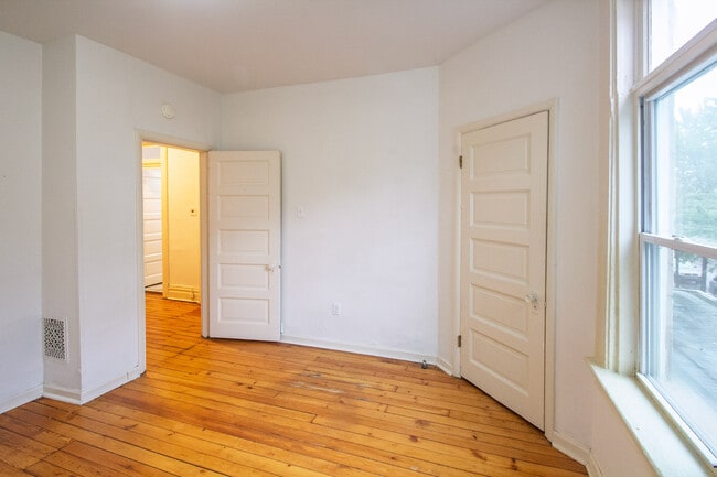 Building Photo - 422 S Trenton Ave
