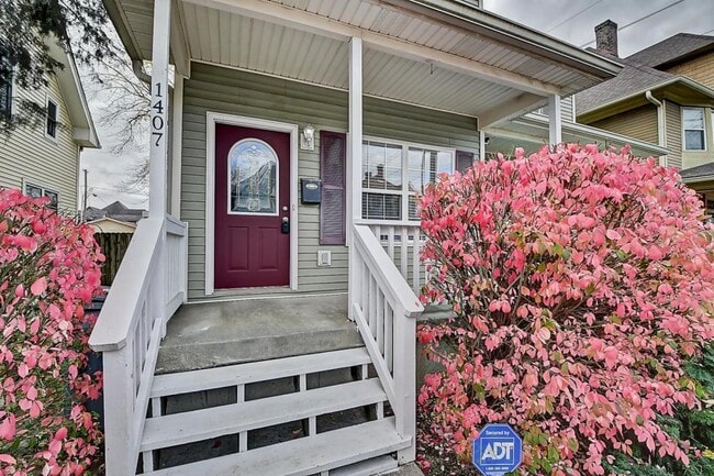 Photo - 1407 E New York St Townhome