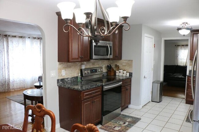 Foto del edificio - 4 br, 1.5 bath House - 29 Maryvale Rd