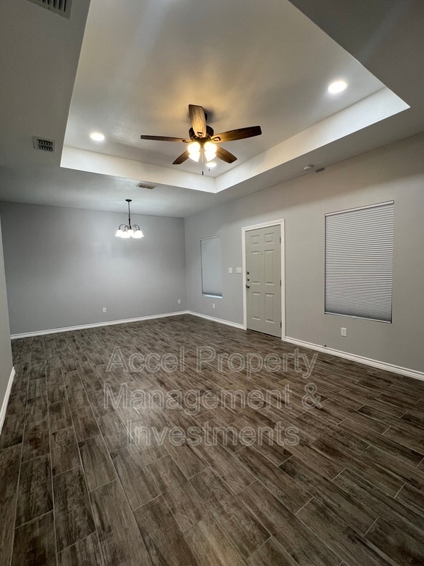 Building Photo - 5909 Puffin Ave