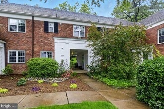 Building Photo - 1006 Valley Dr