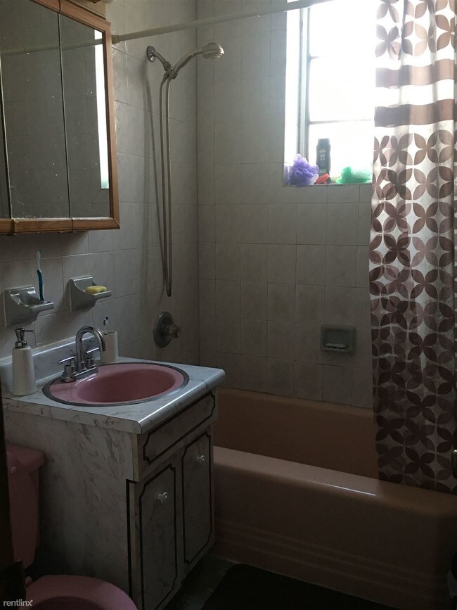 Foto del edificio - 2 br, 1 bath Apartment - 2039 85th St