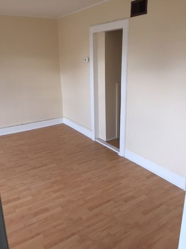 Building Photo - 209 S Main St