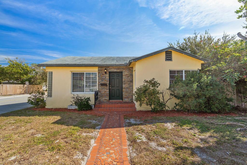 Primary Photo - 632 N M St