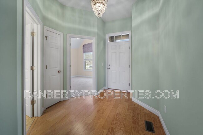 Foto del edificio - 14866 Lake Winds Dr