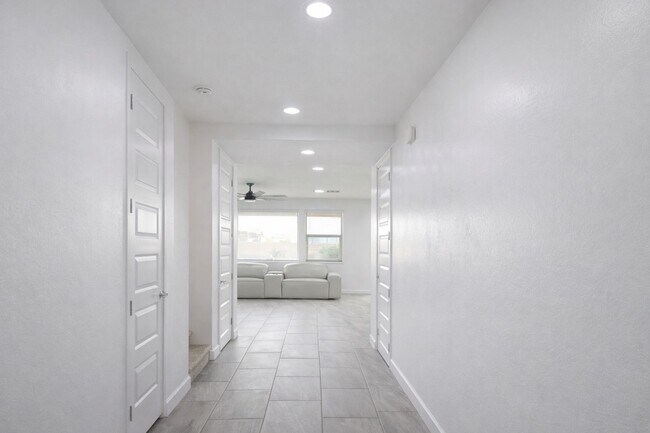 Foto del edificio - 2353 E Castanets Dr