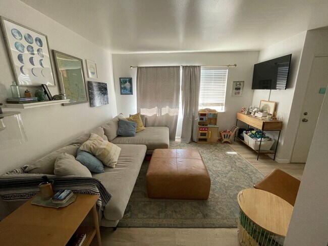 Foto del edificio - 2843 Harbor Blvd