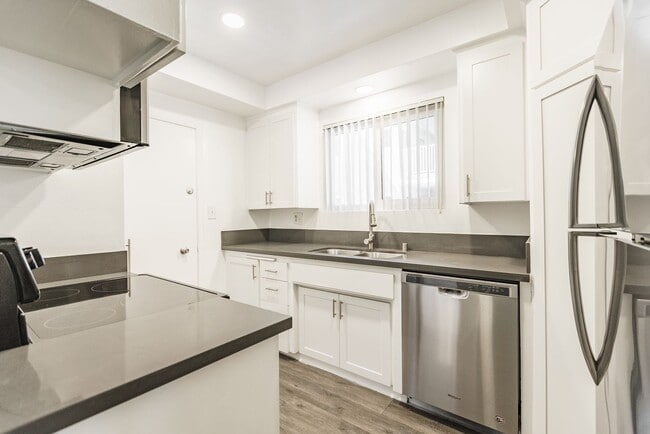 Interior Photo - Beverly Glen Apartments