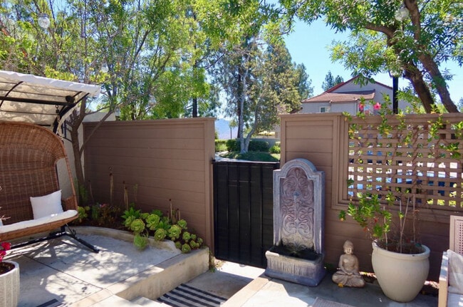 Foto del edificio - 919 Via Colinas