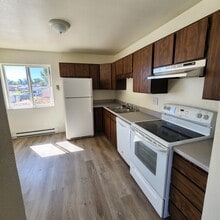 Building Photo - 1445 E Teton Blvd