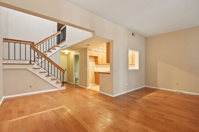 Foto del edificio - Torrance West High Area Gated Townhome wit...