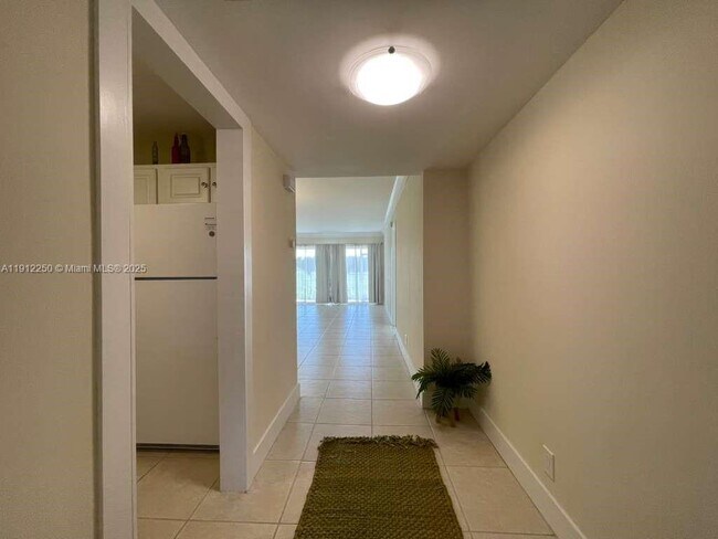 Foto del edificio - 2950 N Palm Aire Dr