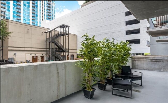 Foto del edificio - 250 Pharr Rd NE